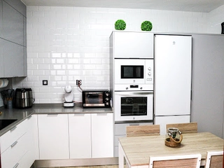 Instalación de parquet en Archena 1 Espacio de cocina. Reformas de cocinas. Puertas y ventanas de PVC.